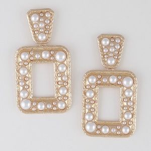 Rectangle Earrings Filled With Pearls